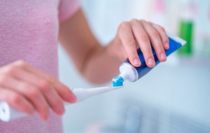 la storia del dentifricio